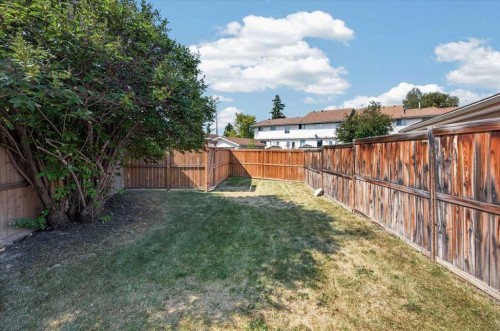 21 Woodhill Court Sw, Calgary, AB - Outdoor