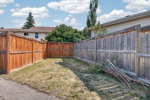 21 Woodhill Court Sw, Calgary, AB - Outdoor