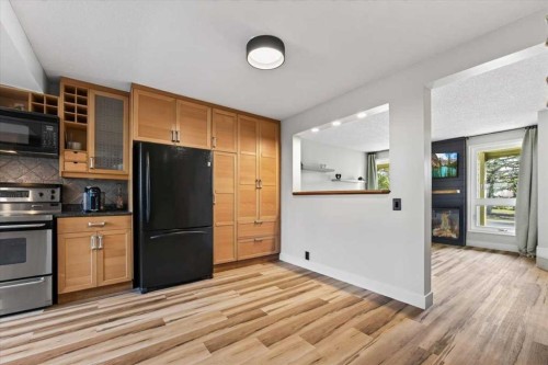 21 Woodhill Court Sw, Calgary, AB - Indoor Photo Showing Kitchen