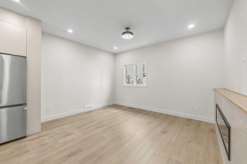 301-67 Panatella Square Nw, Calgary, AB - Indoor Photo Showing Other Room
