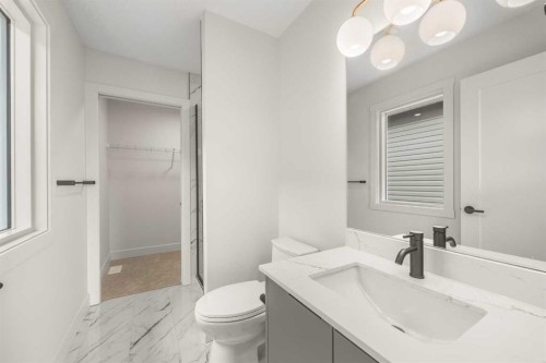 301-67 Panatella Square Nw, Calgary, AB - Indoor Photo Showing Bathroom