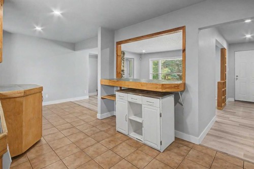 18 Collingwood Place Nw, Calgary, AB - Indoor Photo Showing Other Room