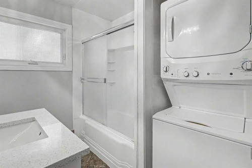 18 Collingwood Place Nw, Calgary, AB - Indoor Photo Showing Laundry Room