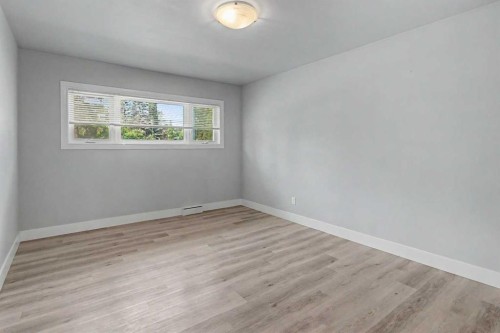18 Collingwood Place Nw, Calgary, AB - Indoor Photo Showing Other Room
