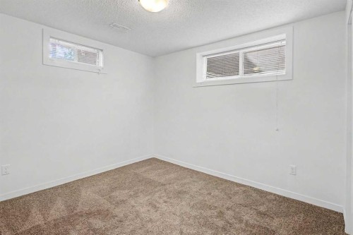 18 Collingwood Place Nw, Calgary, AB - Indoor Photo Showing Other Room
