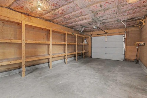18 Collingwood Place Nw, Calgary, AB - Indoor Photo Showing Garage