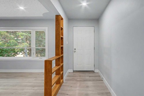 18 Collingwood Place Nw, Calgary, AB - Indoor Photo Showing Other Room
