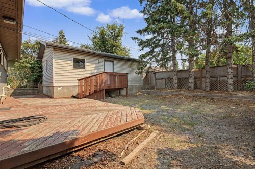 18 Collingwood Place Nw, Calgary, AB - Outdoor With Exterior