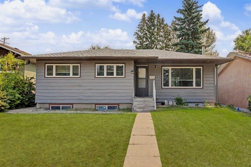 18 Collingwood Place Nw, Calgary, AB - Outdoor With Facade