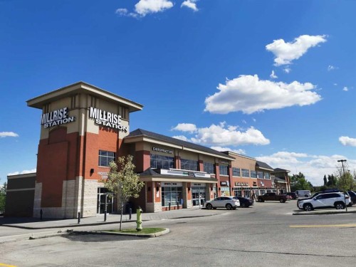 402-30 Shawnee Common Sw, Calgary, AB - Outdoor