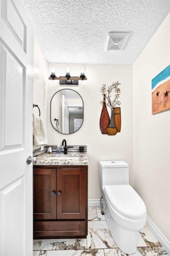 265 Bridleridge View Sw, Calgary, AB - Indoor Photo Showing Bathroom