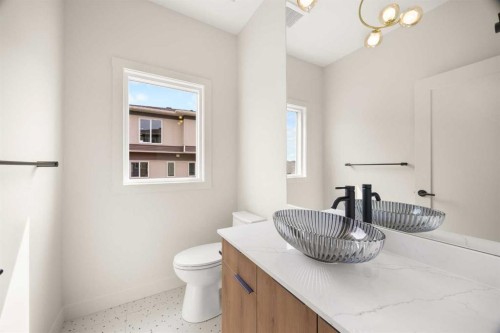 305-67 Panatella Square Nw, Calgary, AB - Indoor Photo Showing Bathroom