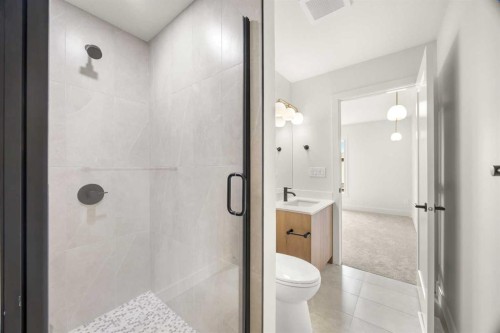 305-67 Panatella Square Nw, Calgary, AB - Indoor Photo Showing Bathroom
