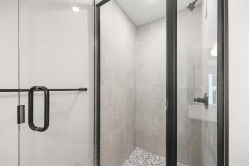 305-67 Panatella Square Nw, Calgary, AB - Indoor Photo Showing Bathroom