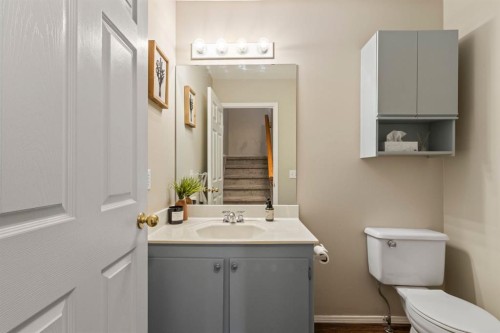 623 Hawkstone Manor Nw, Calgary, AB - Indoor Photo Showing Bathroom