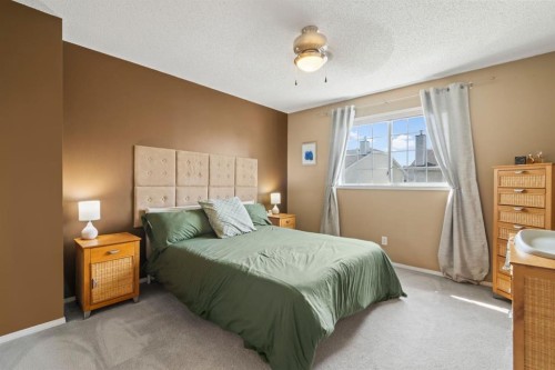 623 Hawkstone Manor Nw, Calgary, AB - Indoor Photo Showing Bedroom