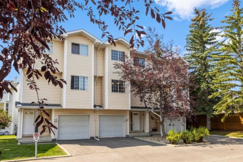 623 Hawkstone Manor Nw, Calgary, AB - Outdoor With Facade