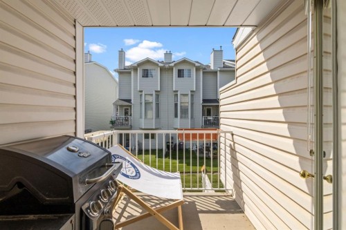 623 Hawkstone Manor Nw, Calgary, AB - Outdoor With Exterior