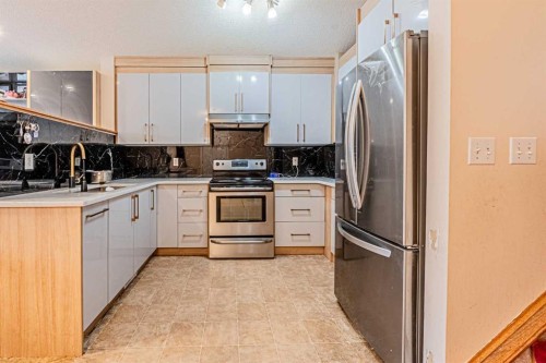 65 Martinvalley Road Ne, Calgary, AB - Indoor Photo Showing Kitchen