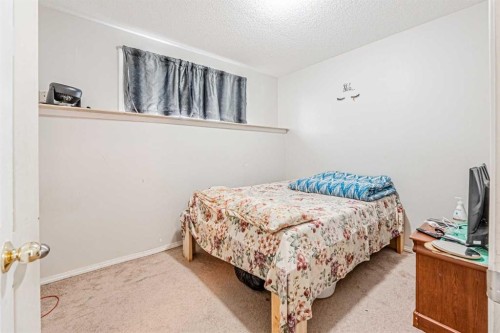 65 Martinvalley Road Ne, Calgary, AB - Indoor Photo Showing Bedroom