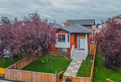 65 Martinvalley Road Ne, Calgary, AB - Outdoor