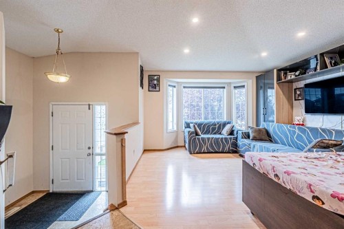 65 Martinvalley Road Ne, Calgary, AB - Indoor