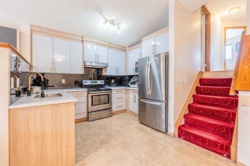 65 Martinvalley Road Ne, Calgary, AB - Indoor Photo Showing Kitchen