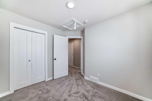 828 Sora Boulevard Se, Calgary, AB - Indoor Photo Showing Other Room