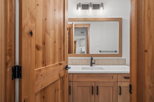108-1606 Spring Creek Gate, Canmore, AB - Indoor Photo Showing Bathroom