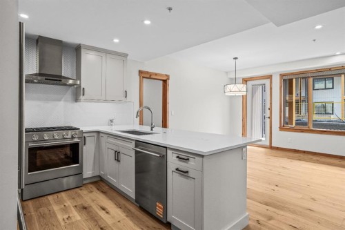 108-1606 Spring Creek Gate, Canmore, AB - Indoor Photo Showing Kitchen With Upgraded Kitchen