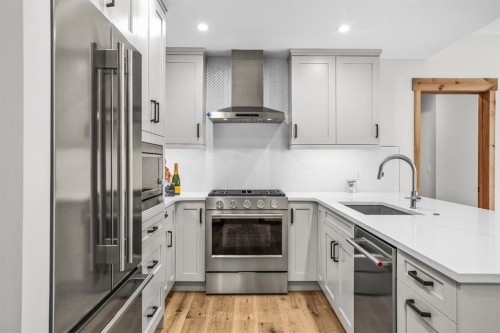 108-1606 Spring Creek Gate, Canmore, AB - Indoor Photo Showing Kitchen With Upgraded Kitchen