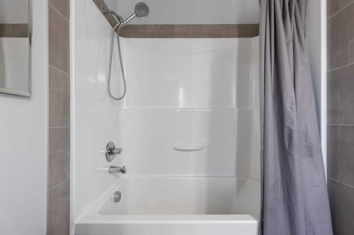 51 Walgrove Terrace Se, Calgary, AB - Indoor Photo Showing Bathroom