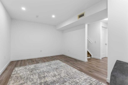 51 Walgrove Terrace Se, Calgary, AB - Indoor Photo Showing Other Room