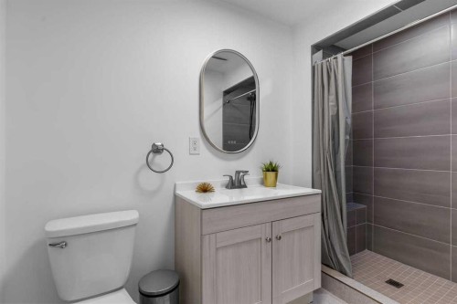 51 Walgrove Terrace Se, Calgary, AB - Indoor Photo Showing Bathroom