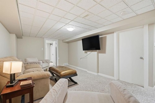 1037 Regal Crescent Ne, Calgary, AB - Indoor