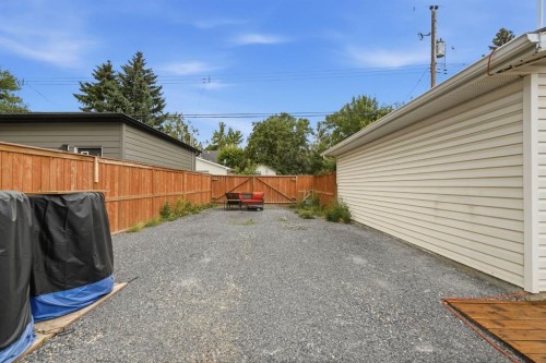 1037 Regal Crescent Ne, Calgary, AB - Outdoor