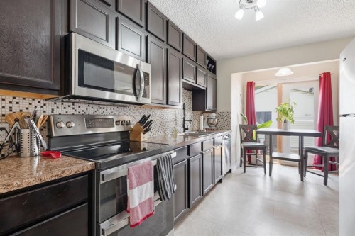 1037 Regal Crescent Ne, Calgary, AB - Indoor Photo Showing Kitchen