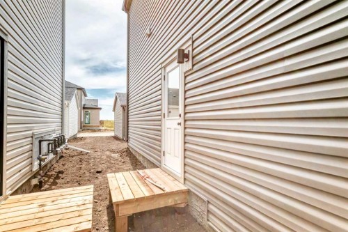 277 Heirloom Way Se, Calgary, AB - Outdoor