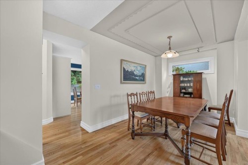 2511 Exshaw Road Nw, Calgary, AB - Indoor Photo Showing Dining Room