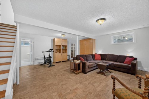 2511 Exshaw Road Nw, Calgary, AB - Indoor Photo Showing Living Room