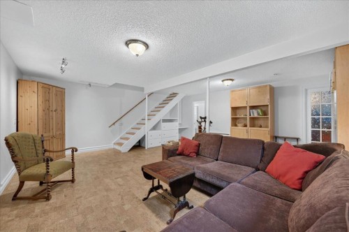 2511 Exshaw Road Nw, Calgary, AB - Indoor Photo Showing Living Room