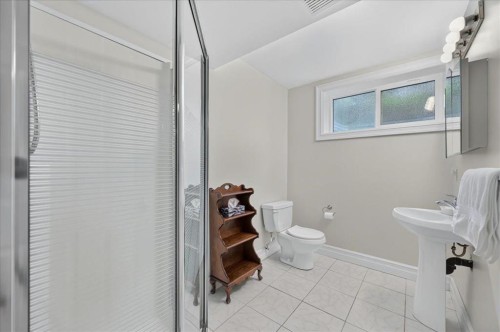 2511 Exshaw Road Nw, Calgary, AB - Indoor Photo Showing Bathroom