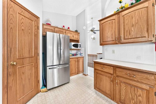 184 Hampshire Circle Nw, Calgary, AB - Indoor Photo Showing Kitchen