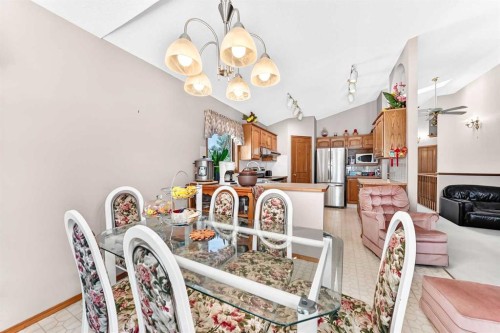 184 Hampshire Circle Nw, Calgary, AB - Indoor Photo Showing Dining Room
