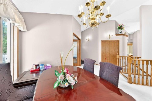 184 Hampshire Circle Nw, Calgary, AB - Indoor Photo Showing Dining Room