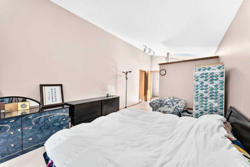 184 Hampshire Circle Nw, Calgary, AB - Indoor Photo Showing Bedroom