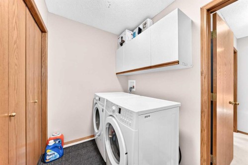 184 Hampshire Circle Nw, Calgary, AB - Indoor Photo Showing Laundry Room