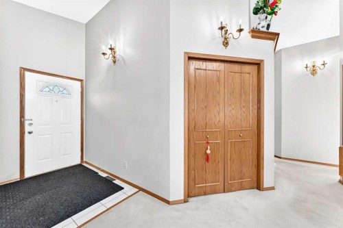 184 Hampshire Circle Nw, Calgary, AB - Indoor Photo Showing Other Room