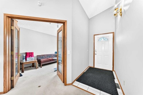 184 Hampshire Circle Nw, Calgary, AB - Indoor Photo Showing Other Room
