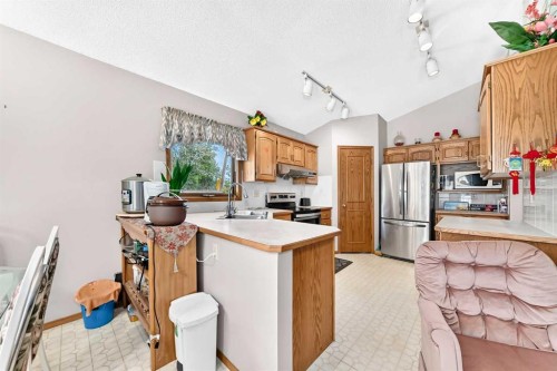 184 Hampshire Circle Nw, Calgary, AB - Indoor Photo Showing Kitchen
